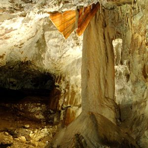 dan-yr-ogof-12